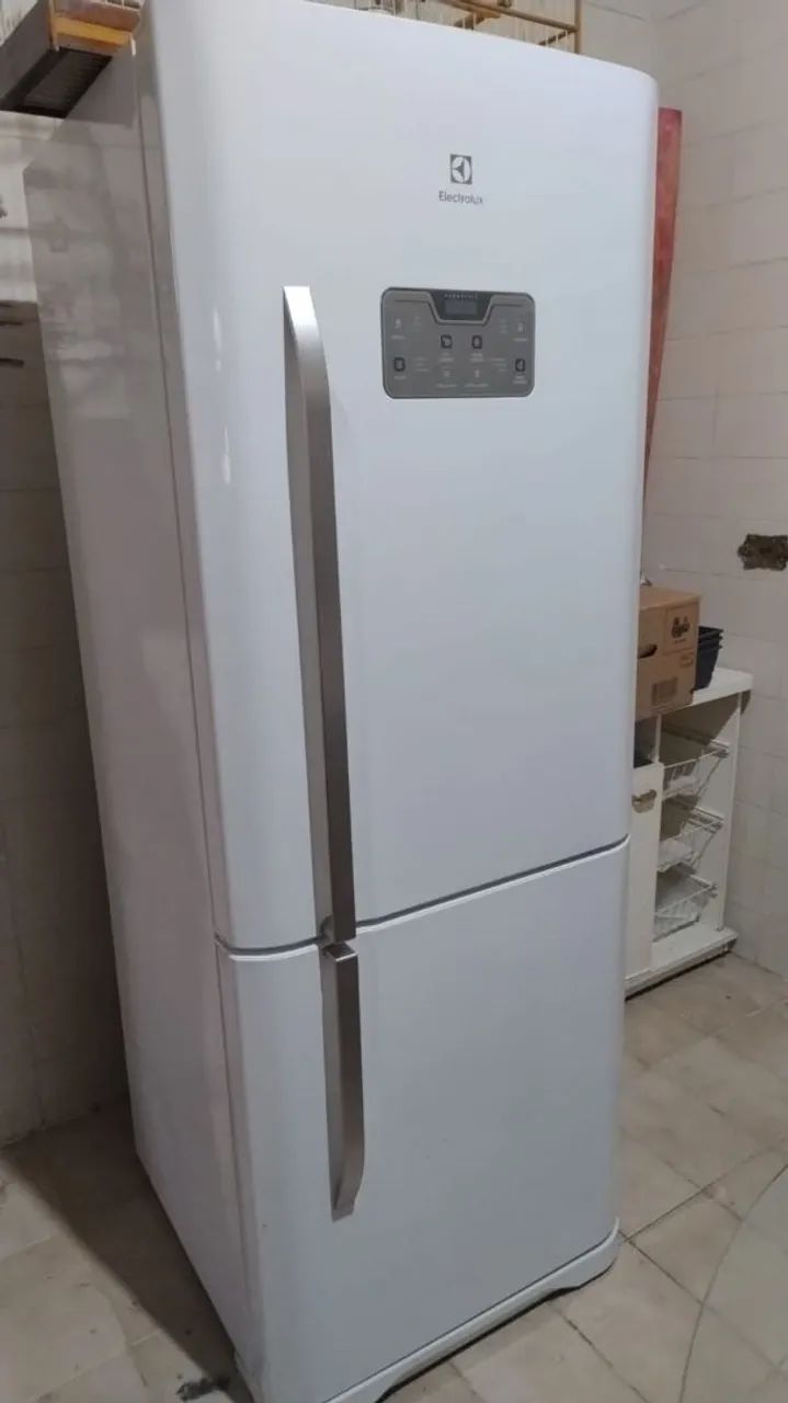 Geladeira Eletrolux semi nova modelo DB53