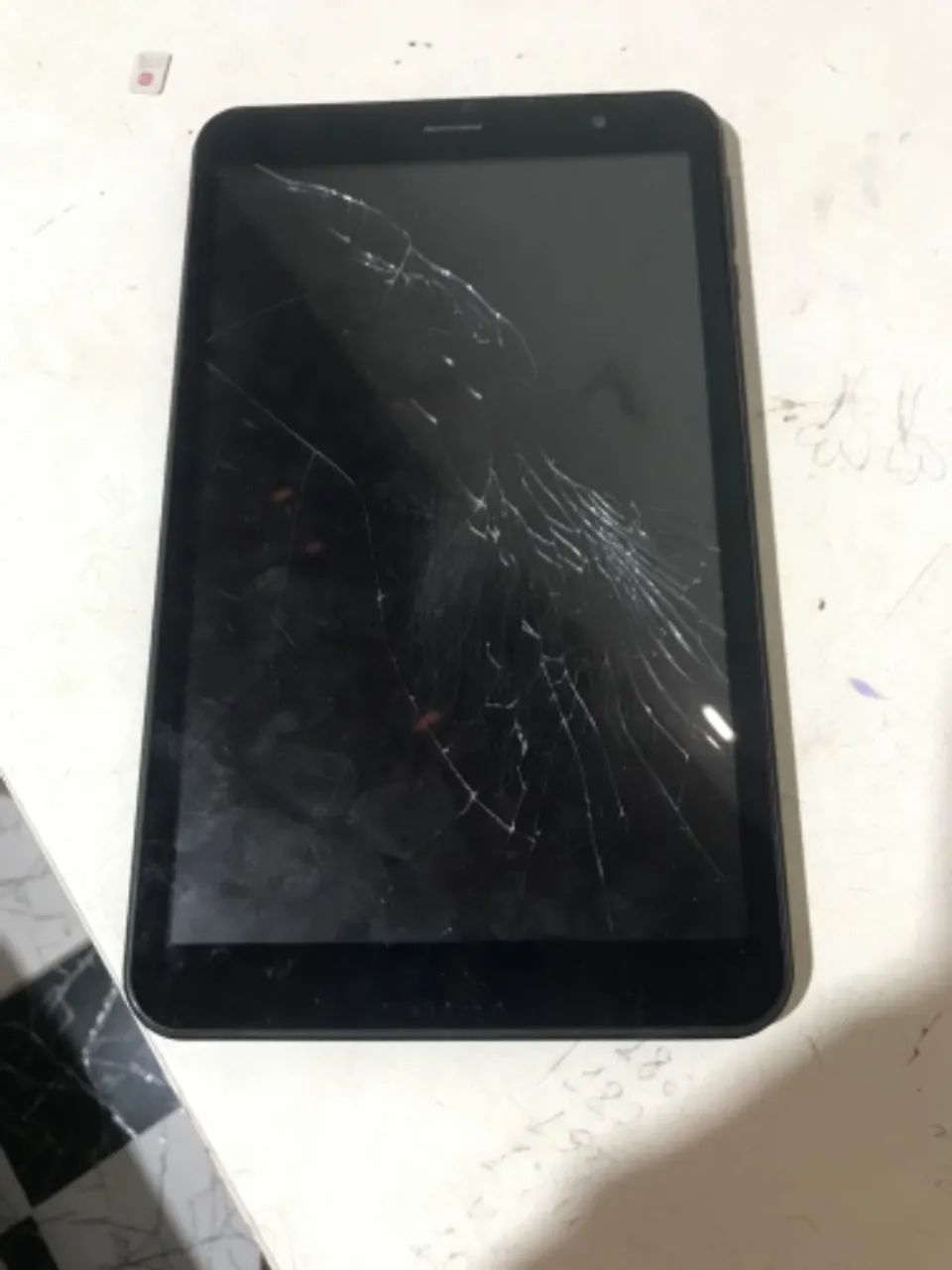 Tablet Multilaser com defeito para retirada de peças 