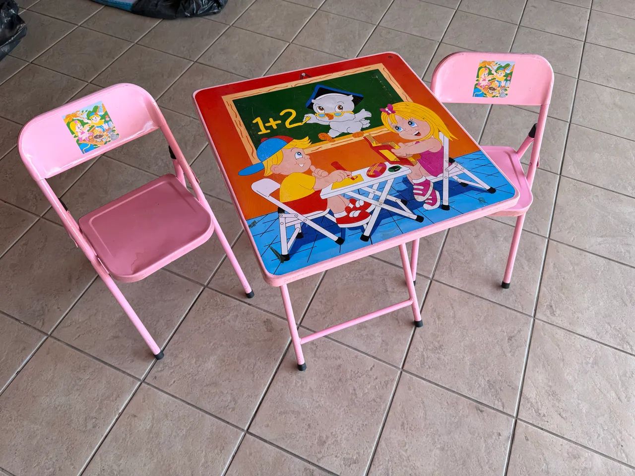 Mesinha Infantil com 2 Cadeiras