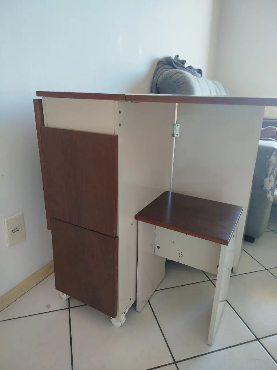 Mesa retrátil com 4 bancos  - Foto 3