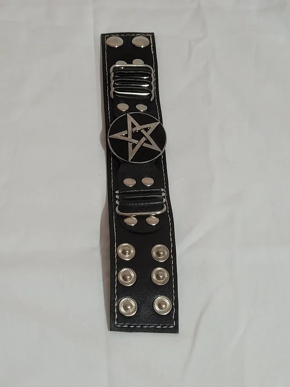 Pulseira Couro Metal/Gótico Pentagrama - Regulável  - Foto 2
