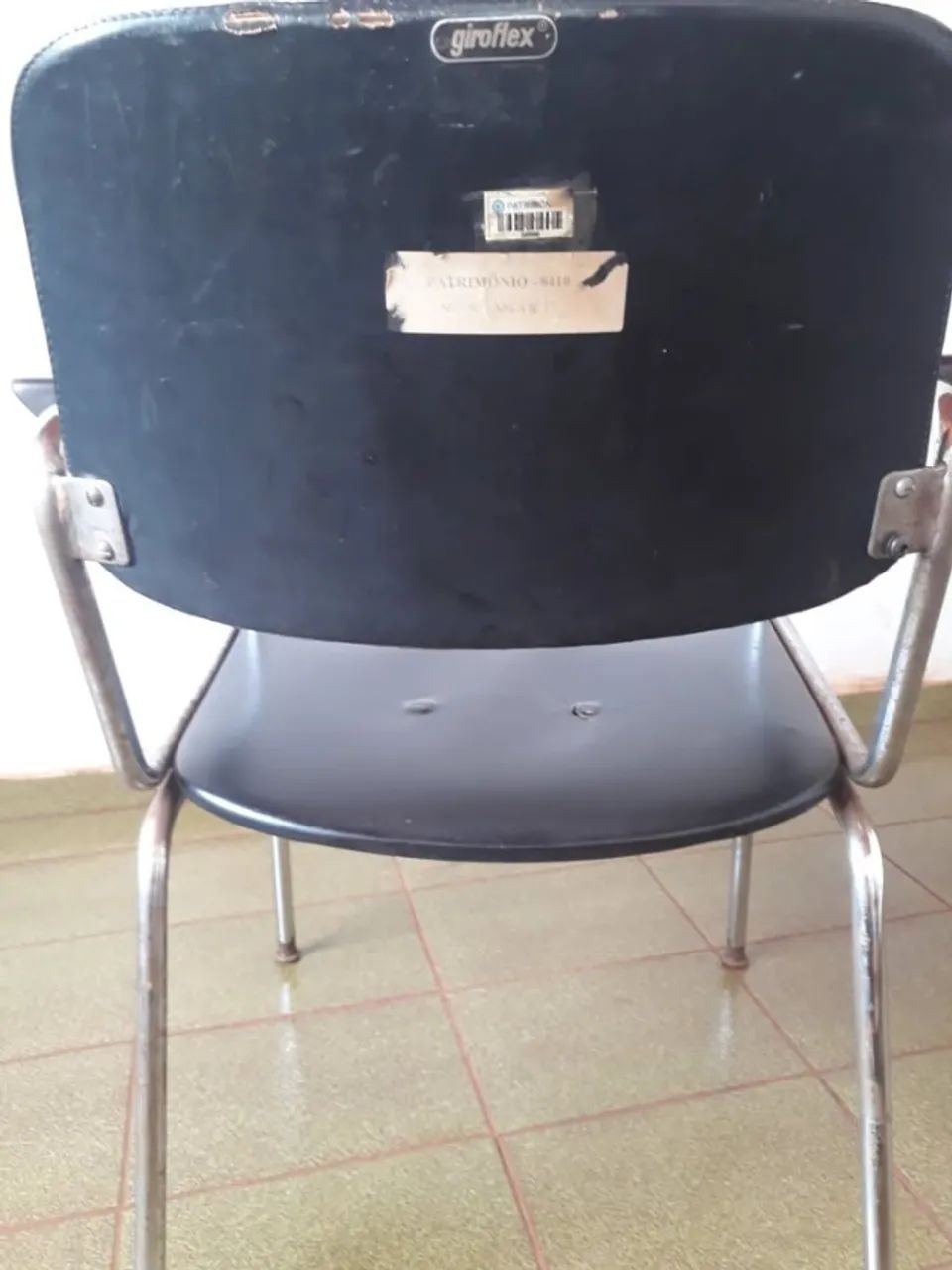 Cadeira Giroflex estrutura em perfeito estado; detalhes no couro - Foto 3