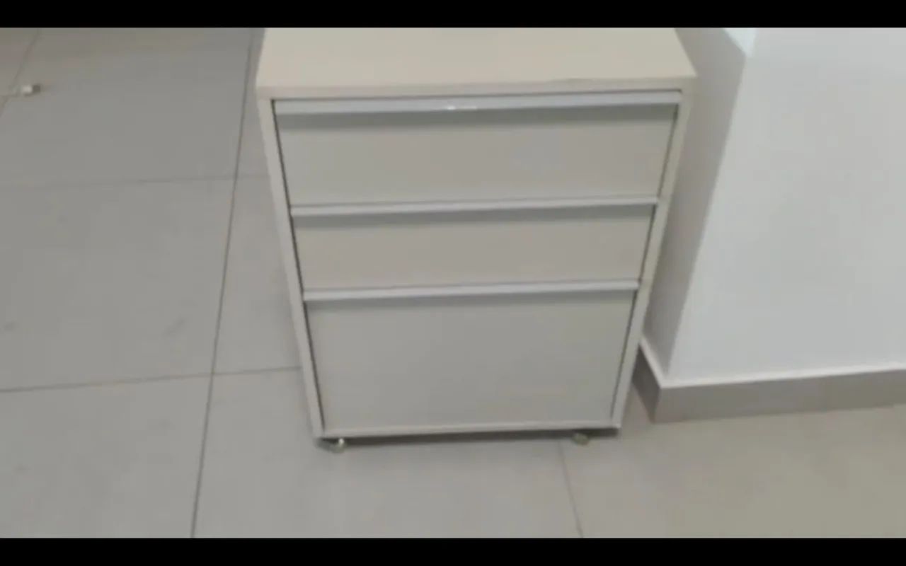 Escrivaninha 3gavetas