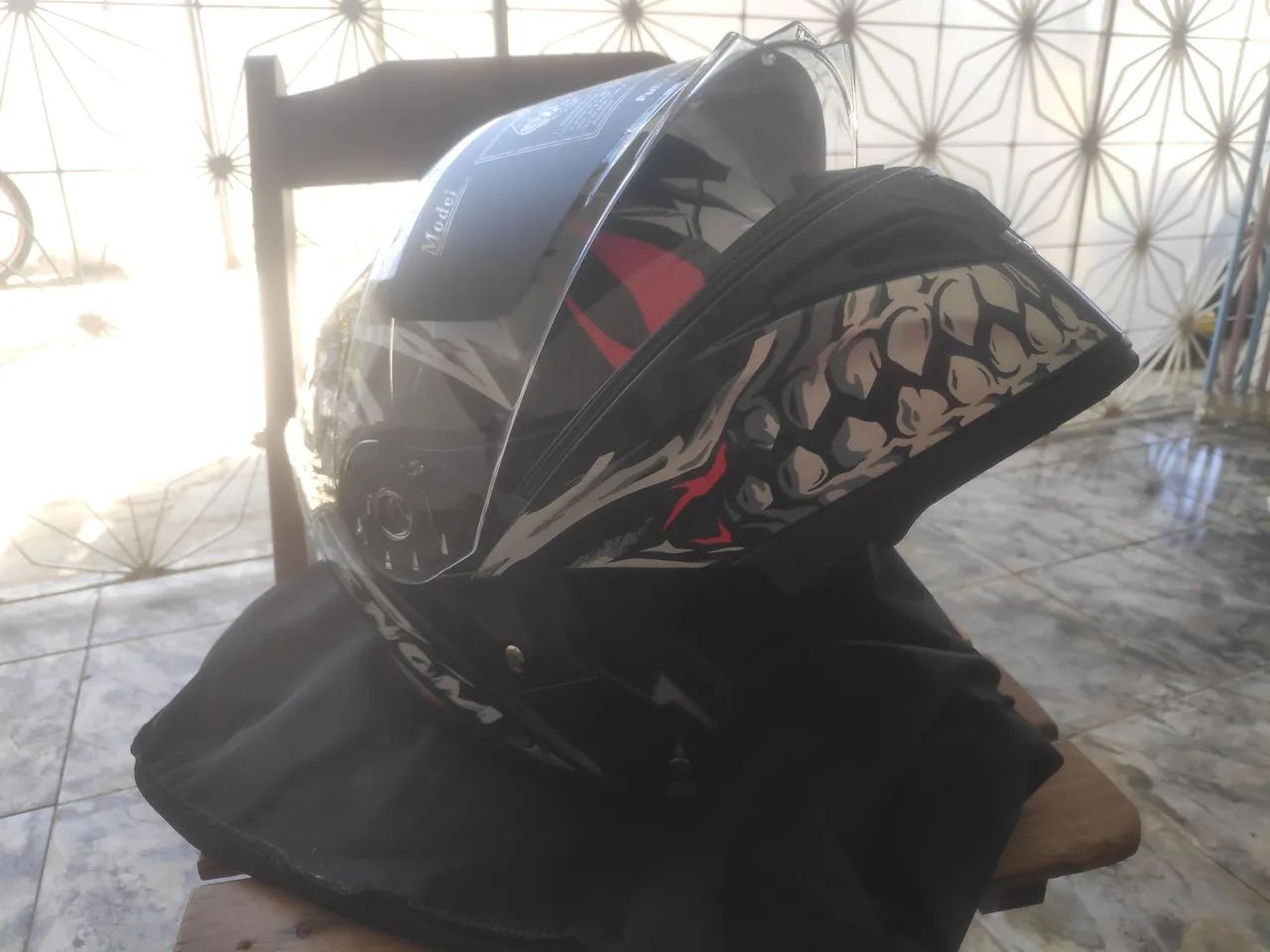 Capacete Flip up importado personalizado Venom