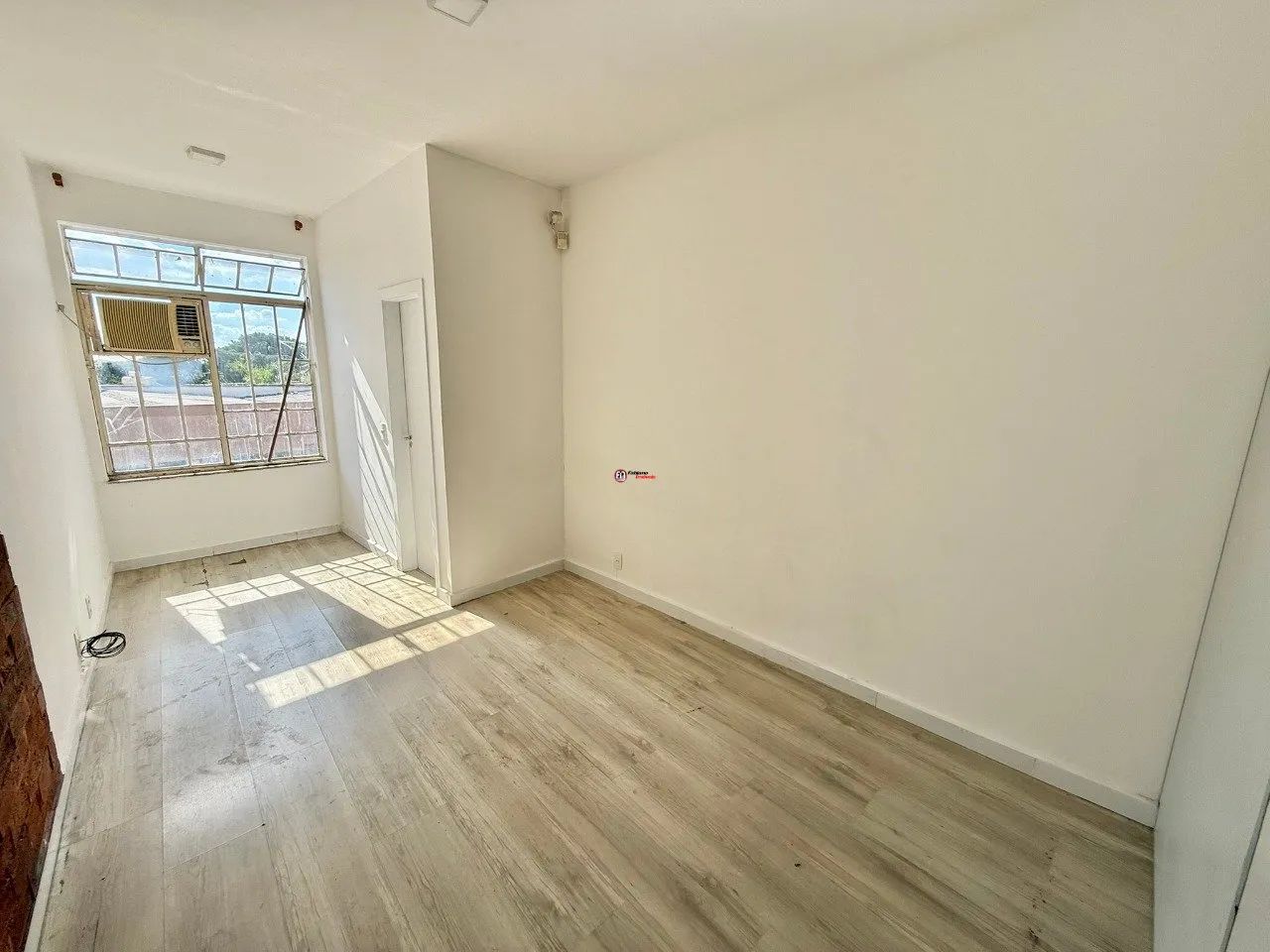 Sala na Avenida Guarapari - Santa Amélia - BH/MG