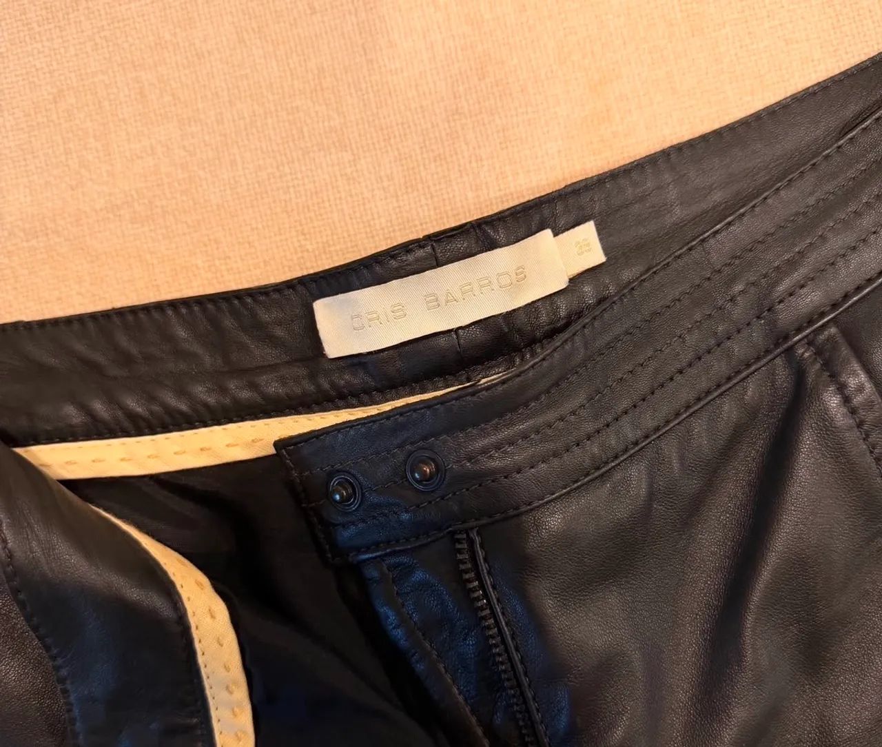 Short de Couro Cris Barros  - Foto 4