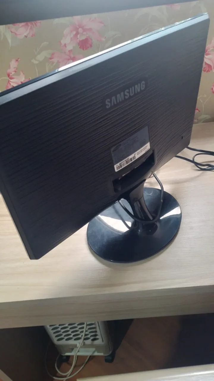 Monitor Samsung SyncMaster S19B300 - 19? LED | Ótimo Estado - Foto 4
