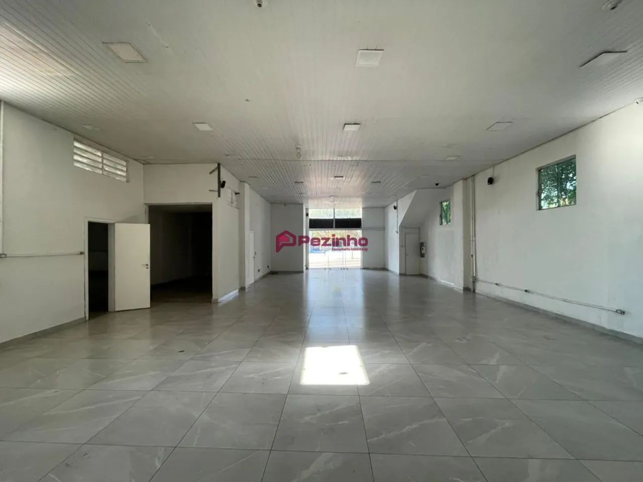 Barracão para alugar em Limeira, Jardim Maria Bruschi Modeneis, com 350 m²