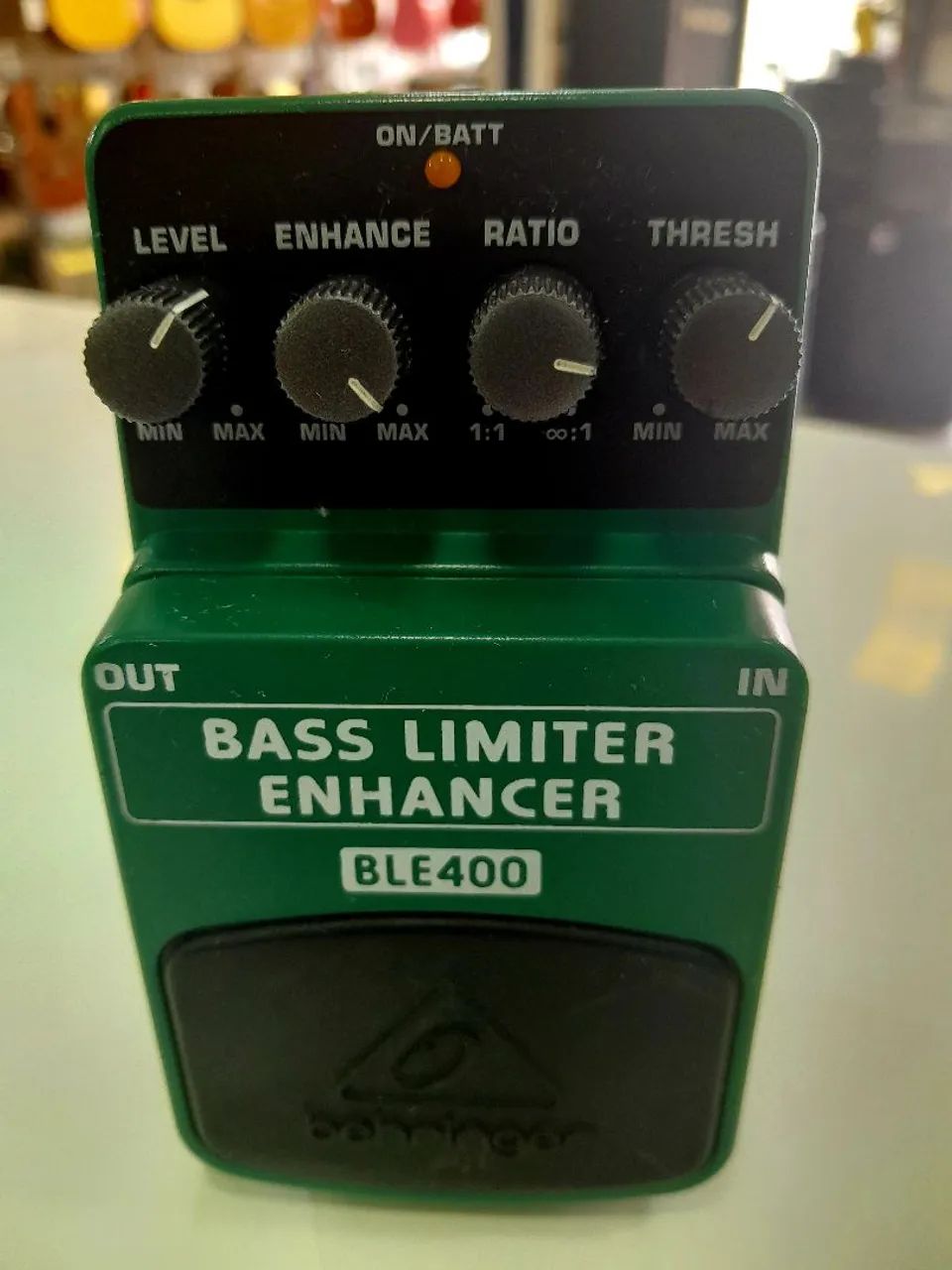 Pedal bass limiter Behringer  - Foto 3