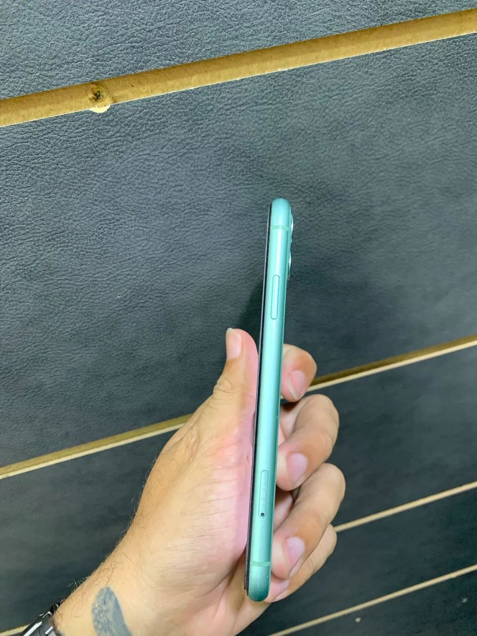 IPHONE 11 128GB - VERDE RARIDADE