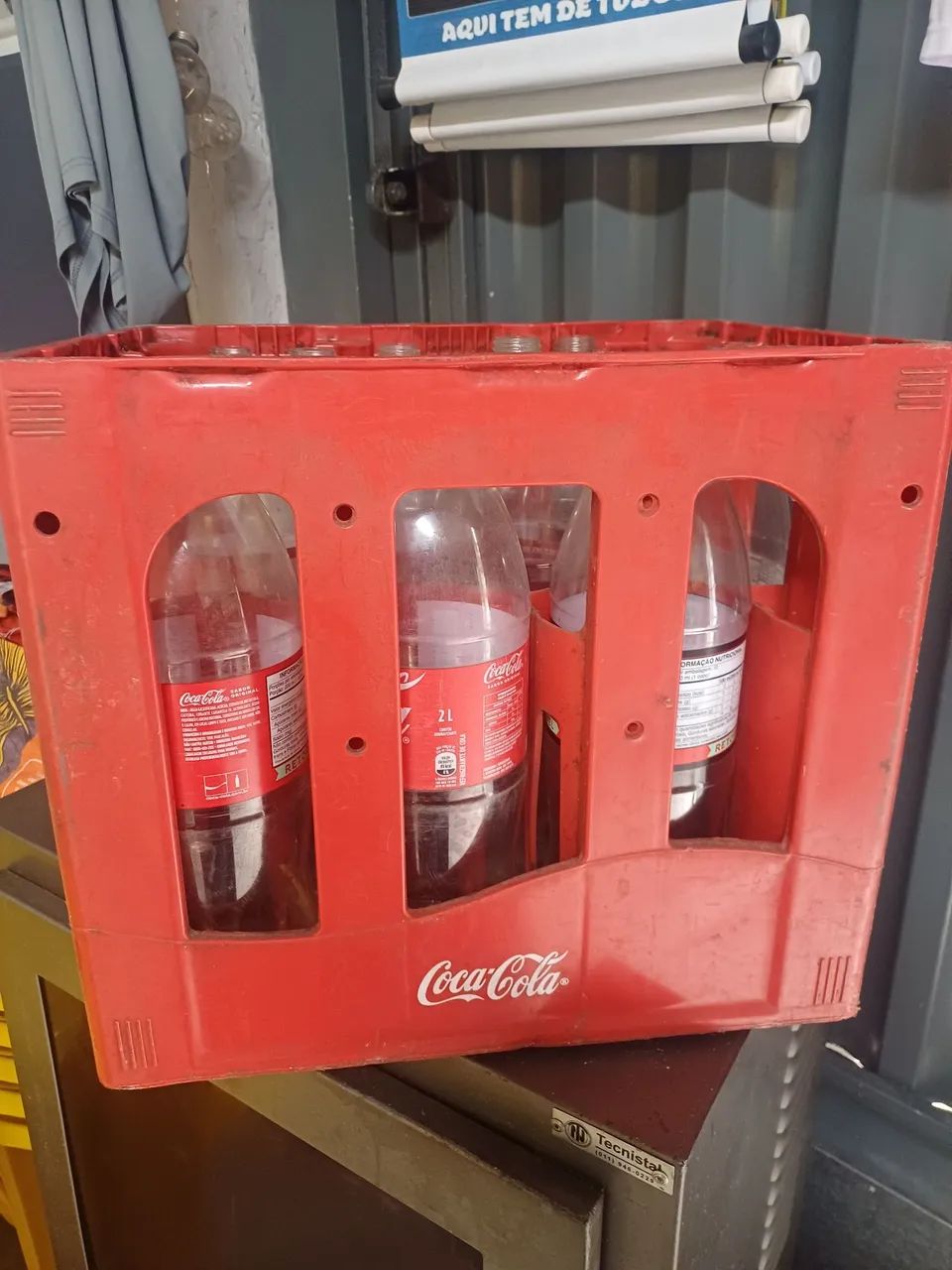 Caixa completa com 9 garrafas retornáveis da coca cola - Foto 3
