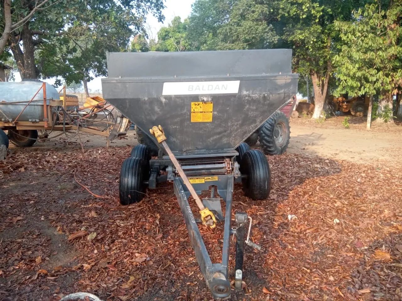 Calcareadeira seminova Baldan 8 toneladas - Foto 5
