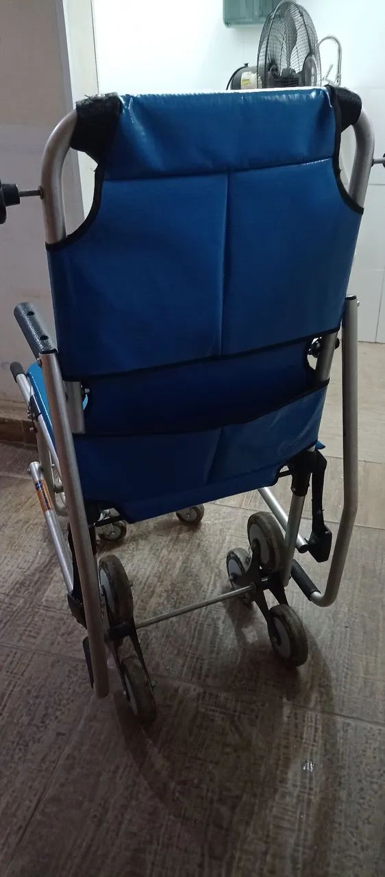 Cadeira de rodas de subir e descer escada - Foto 3