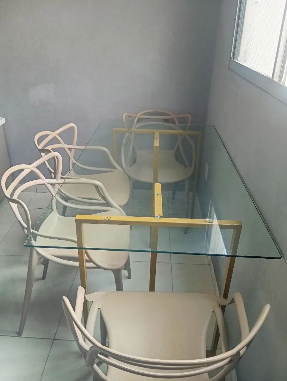 Mesa de vidro com 4 cadeiras 