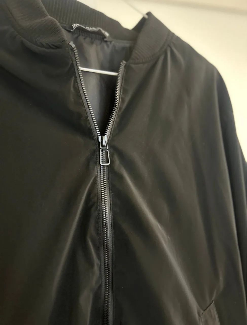 Jaqueta preta bomber zara - Foto 2