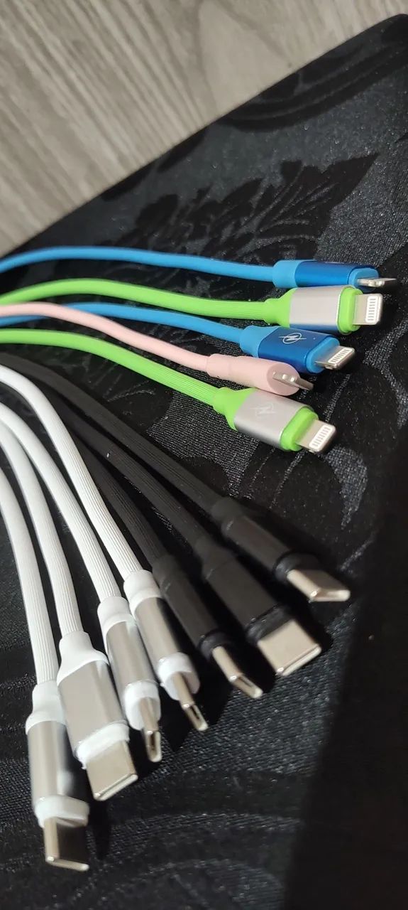 Cabos para recarregar celular