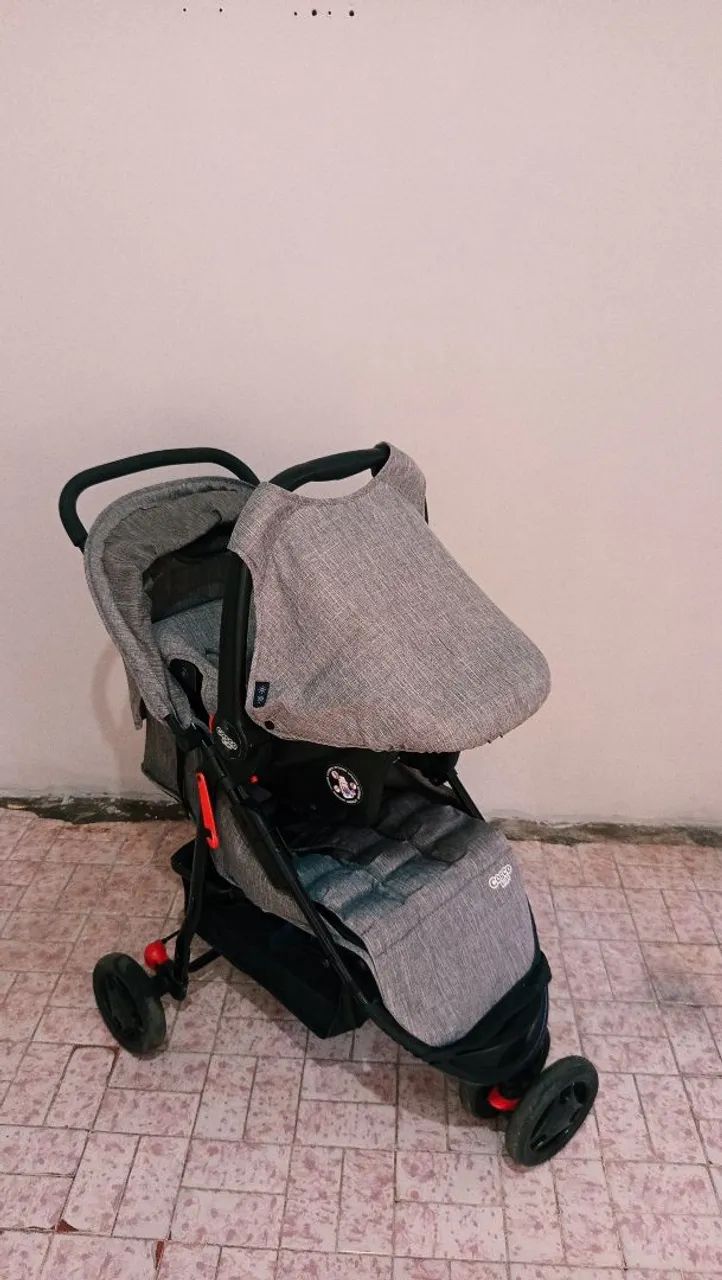 Carrinho de bebé com bebé conforto - Foto 2