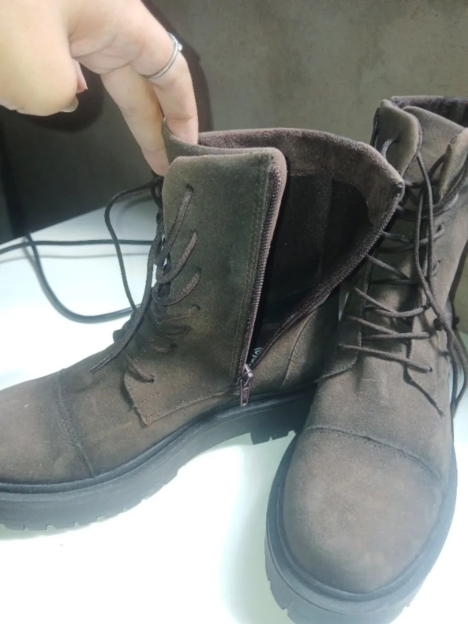 bota de couro marrom  - Foto 5