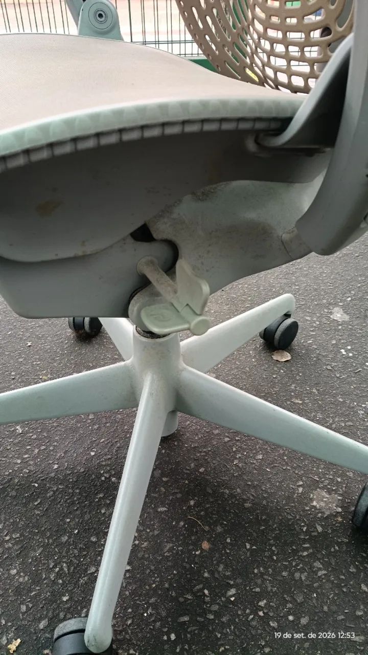 Cadeira Herman Miller Original, funcionando 100% sem defeitos.  - Foto 5