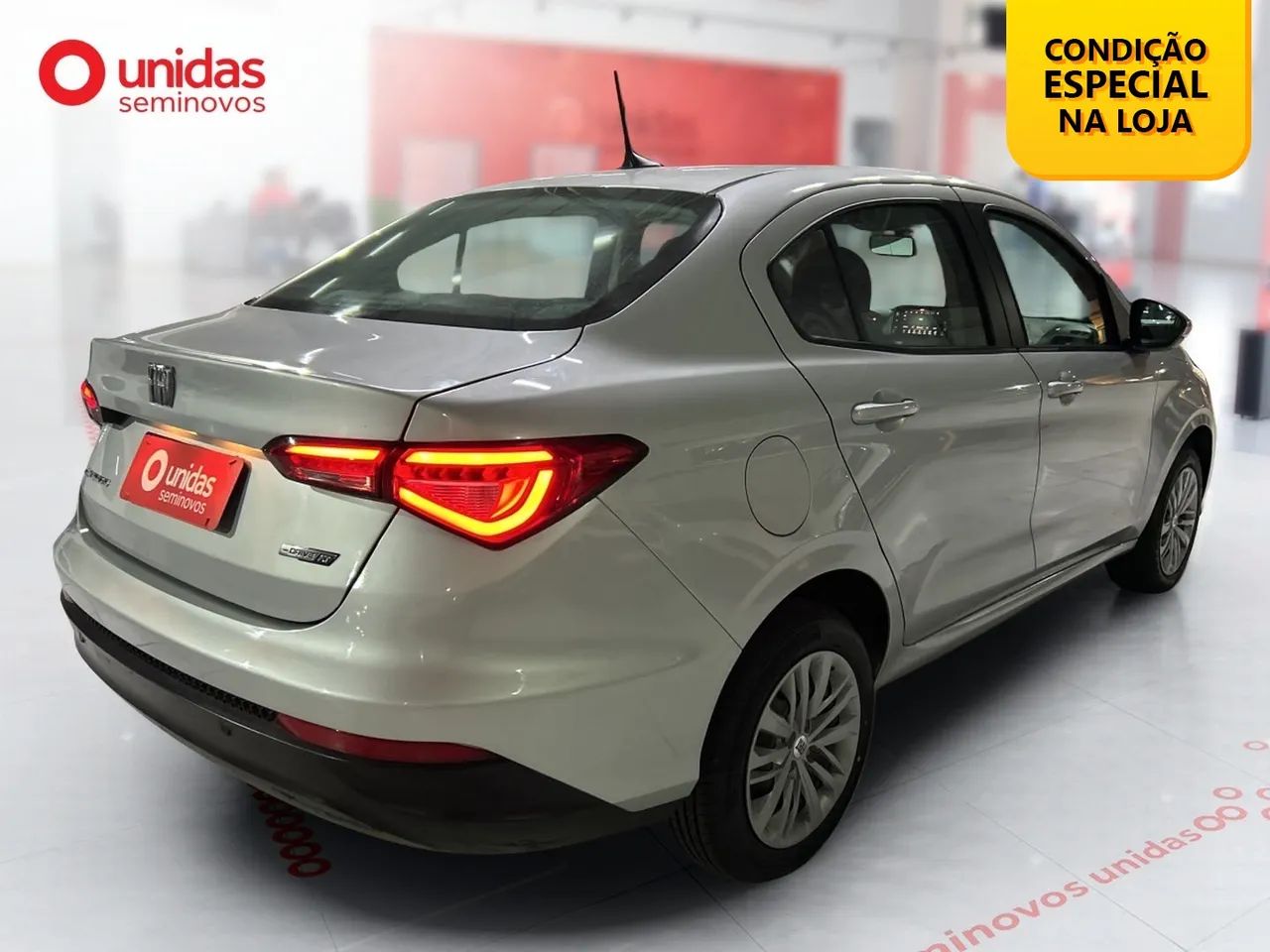 Fiat Cronos Drive 1.0 6V, foto 5 de 11