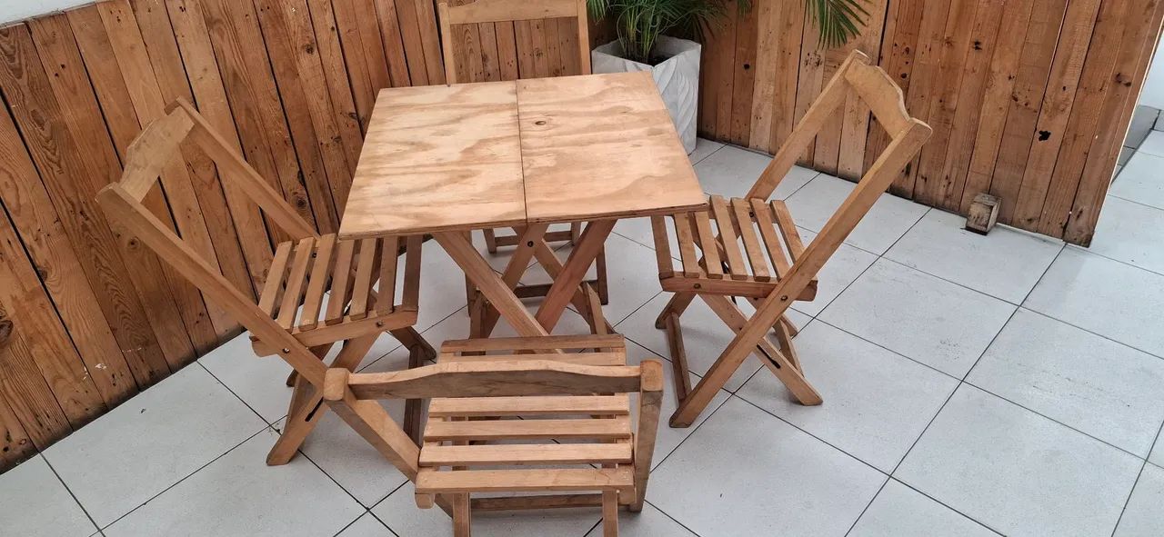 Mesa e cadeiras 
