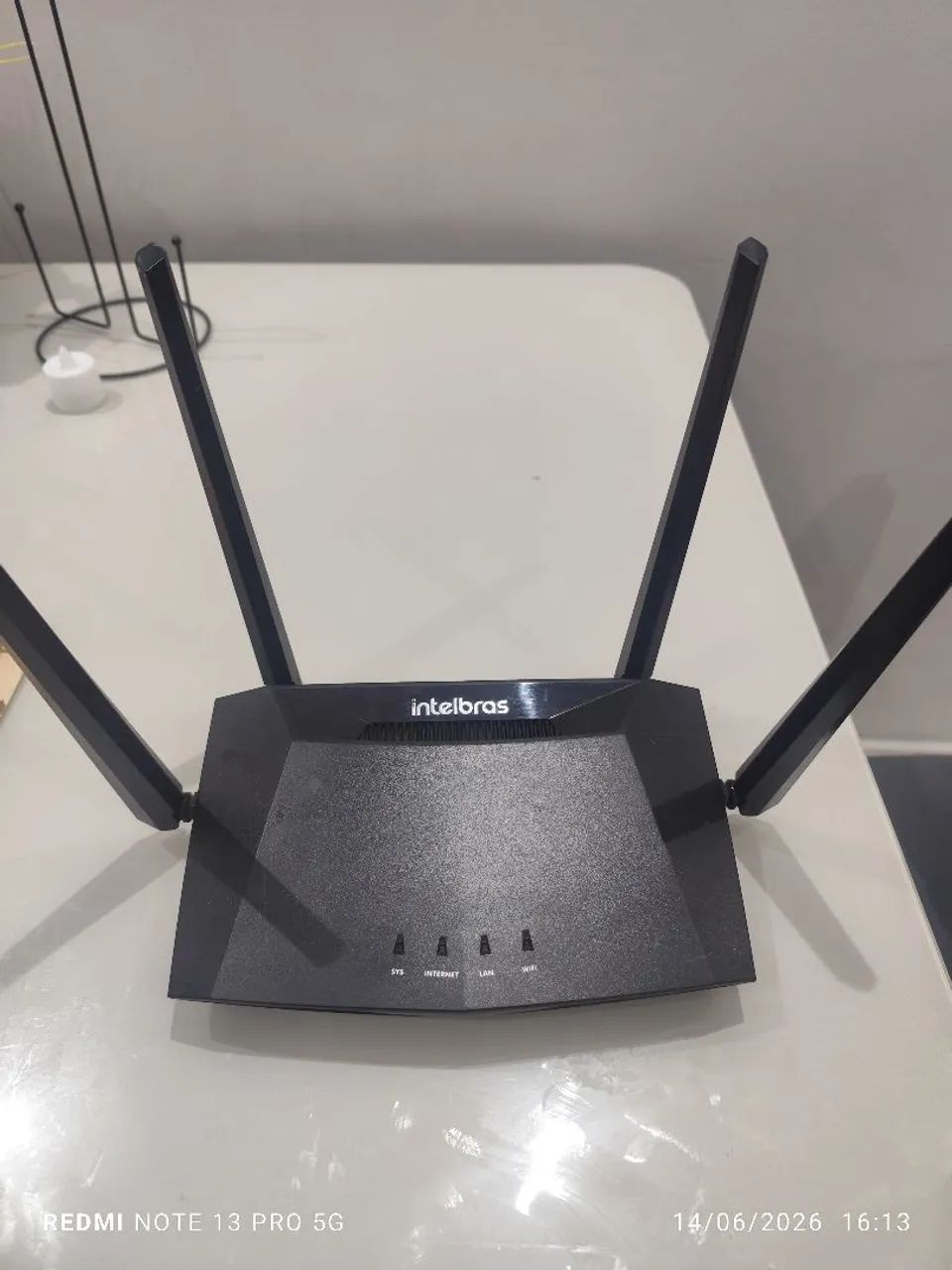 Roteador Dual Band Wifi W5 1200g Porta Gigabit 4 Antenas Intelbras Cor Preto
