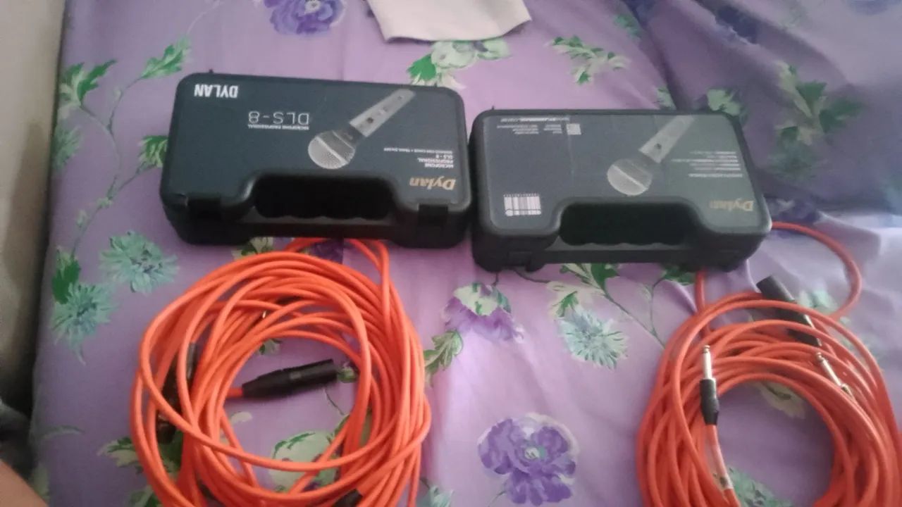 Professional DLS-8 Dynamic Microphone with On/Off Switch and Lock65724023917569122
