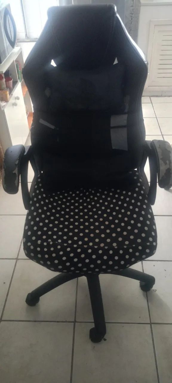 CADEIRA GAMER COURO AJUSTE DE ALTURA ENCOSTO DE CABEÇA E LOMBAR C/ DETALHES R$150,00