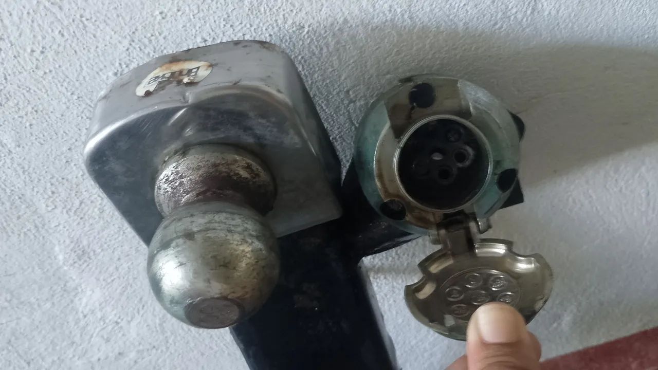 Engate pra reboque com tomada - Foto 2