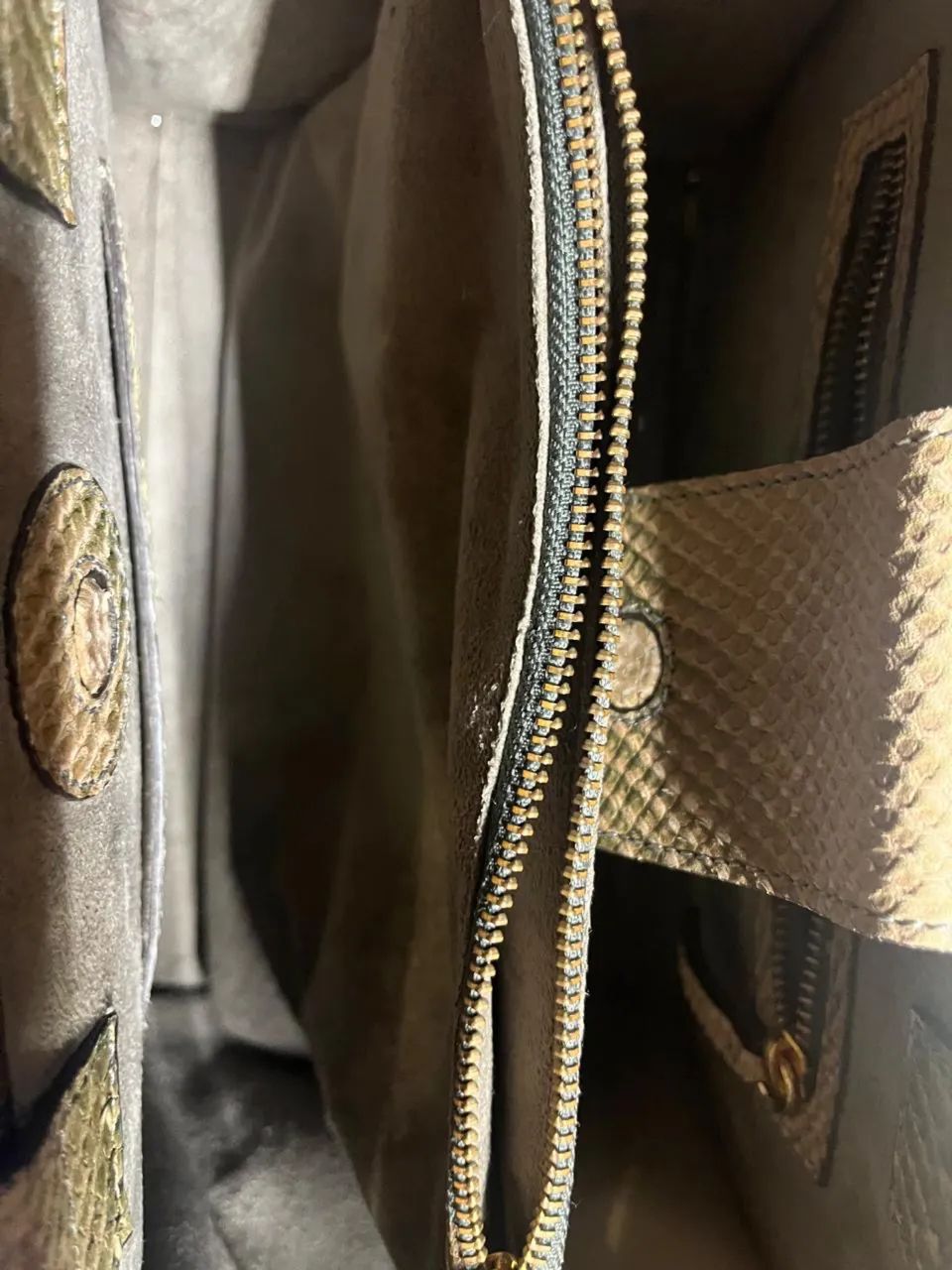 Bolsa Tufi Duek Original em Couro legítimo, acabamento Python- Excelente Estado - Foto 5