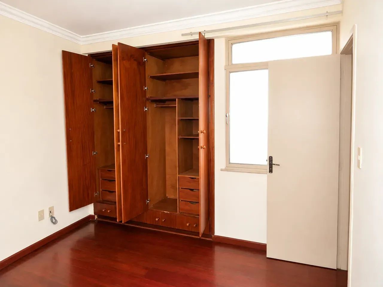 Quarto e Sala + Cômodo Extra no Centro | Portaria 24h - Foto 4