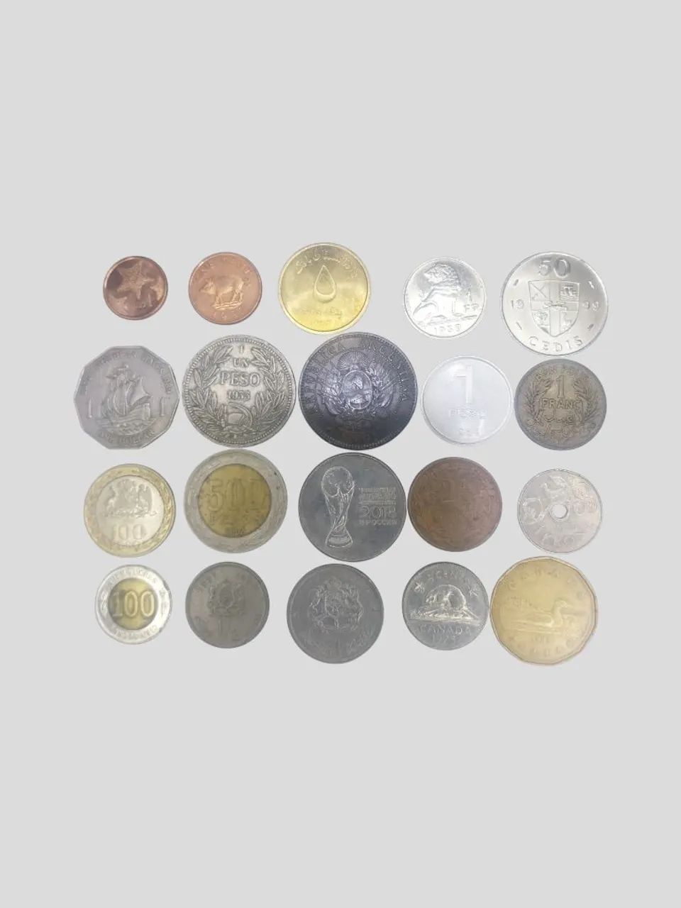 Lote de 35 moedas estrangeiras de 27 países 