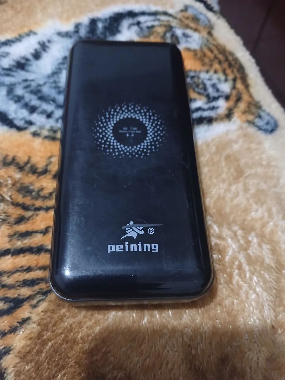Vendo uma bateria p recarregar celular 