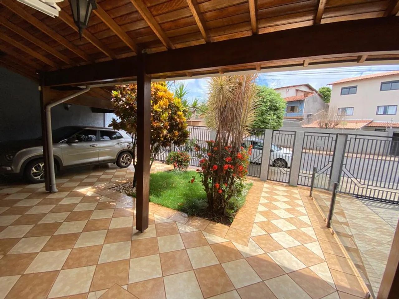 Casa para alugar em Londrina, Champagnat, com 5 quartos, com 441 m² - Foto 5