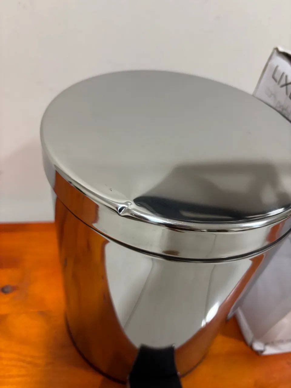 Lixeira inox 5 litros com pequena avaria  - Foto 2