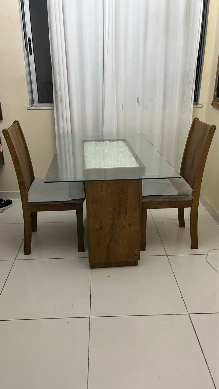 Vendo mesa de vidro com base em madeira 