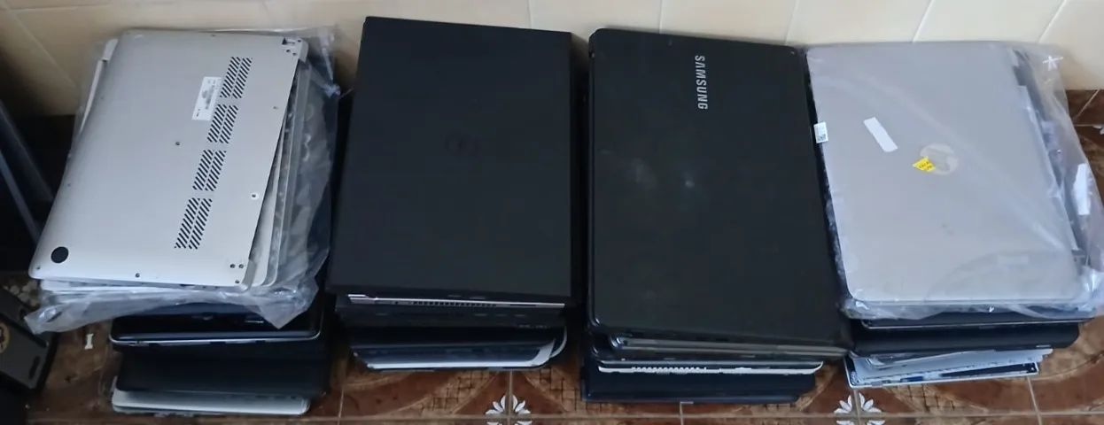 Lote de 30 Notebook e Carcaças pra Peças