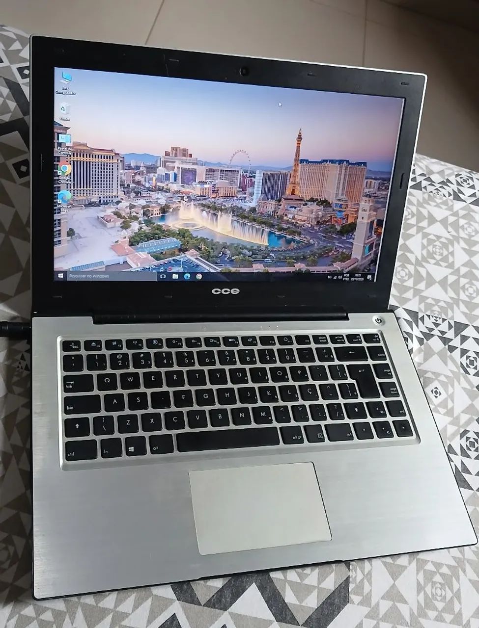 Notebook Zerado / 4GB RAM / Intel Core i3