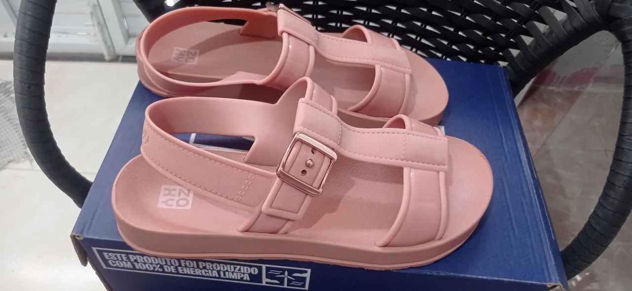 Par de Sandálias Zaxy 