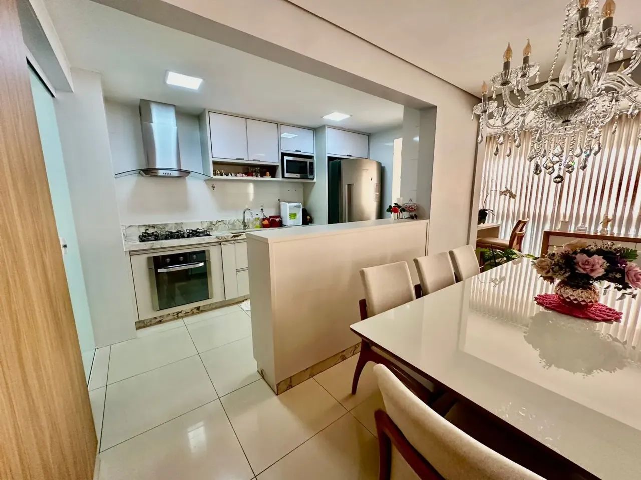 Apartamento com 115 m2, 3 suítes, 2 vagas paralelas, mobiliado e decorado (oportunidade)