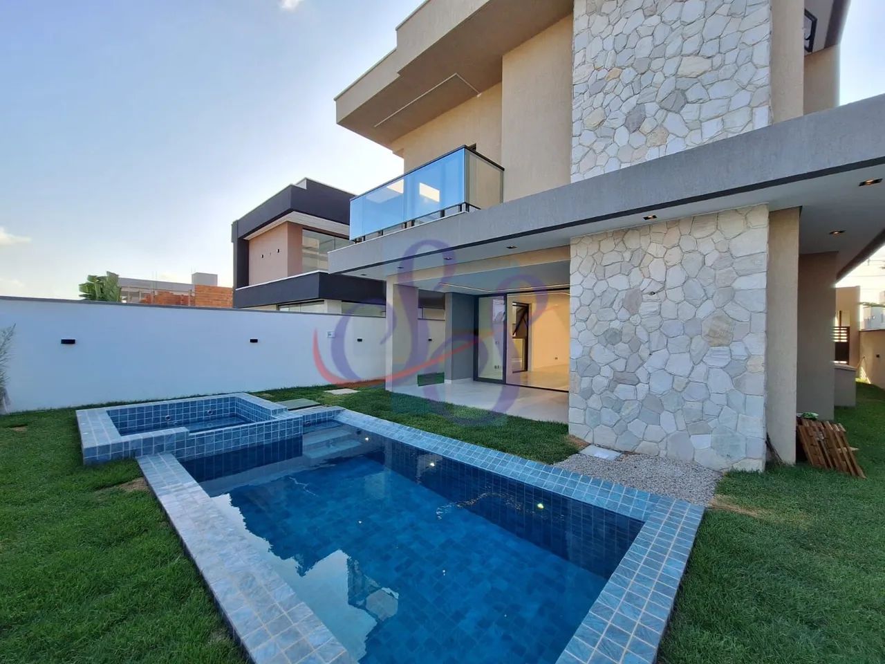 Belíssima casa na Cidade Alpha com 4 suítes - Foto 4