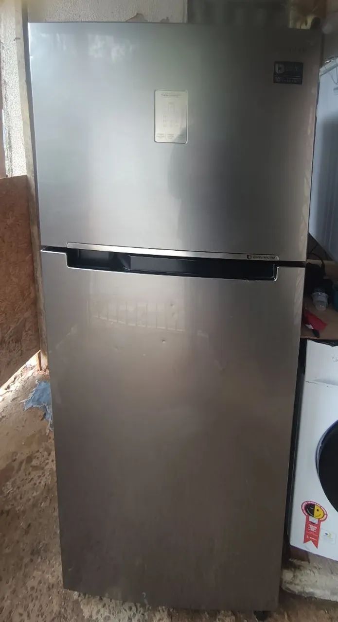 Geladeira Samsung (LÉIA A DESCRIÇÃO)