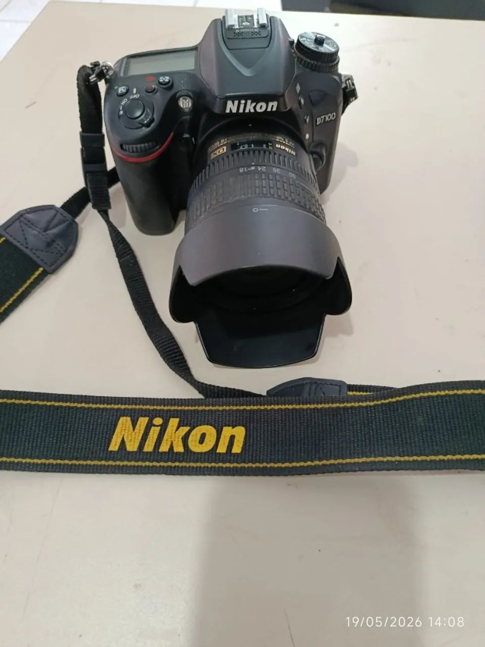 CÂMERA NIKON D-7100 com Lente 18-70mm, com 1 bateria e carregador