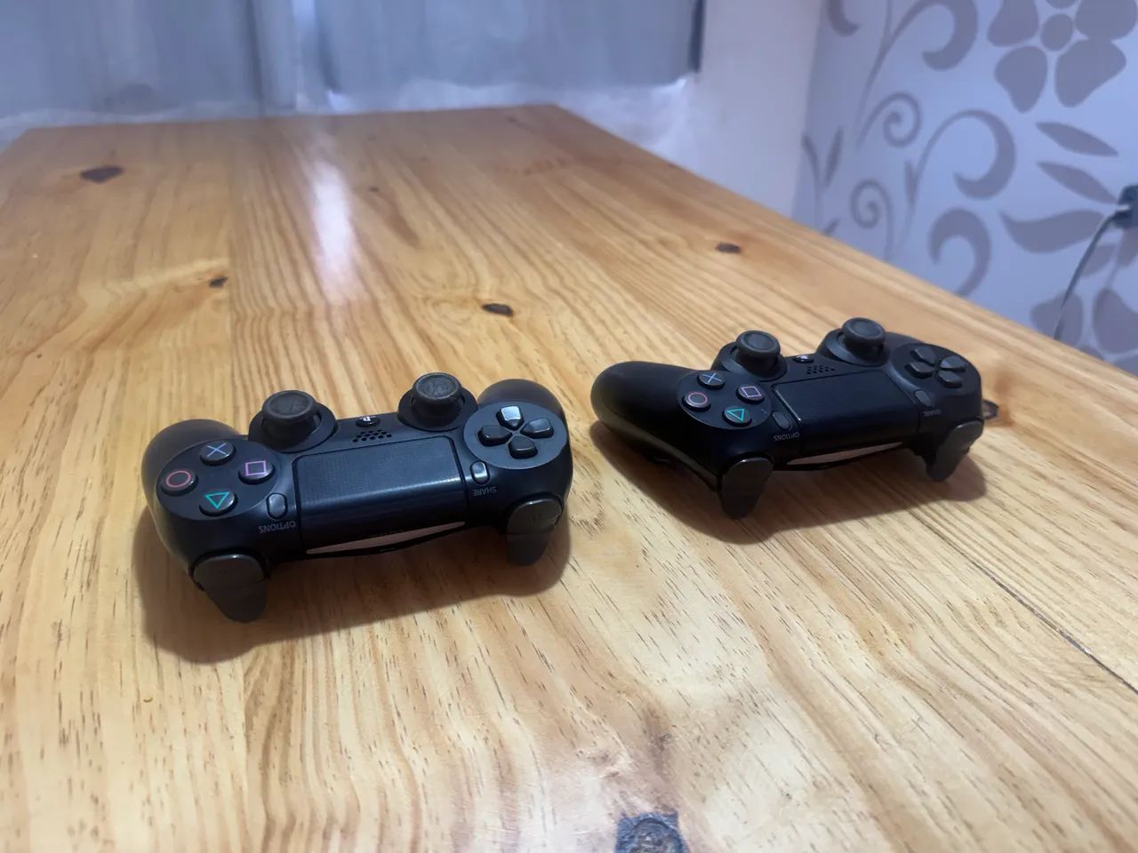 2 Controles Dualshock (PS4)