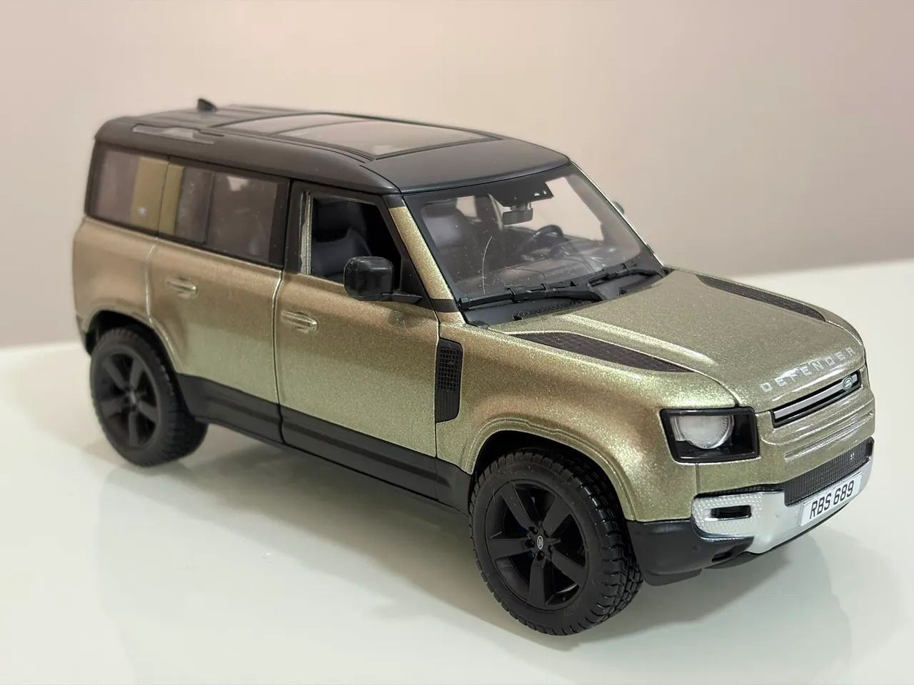Jeep Defender Burago Escala 1:24 - Foto 3