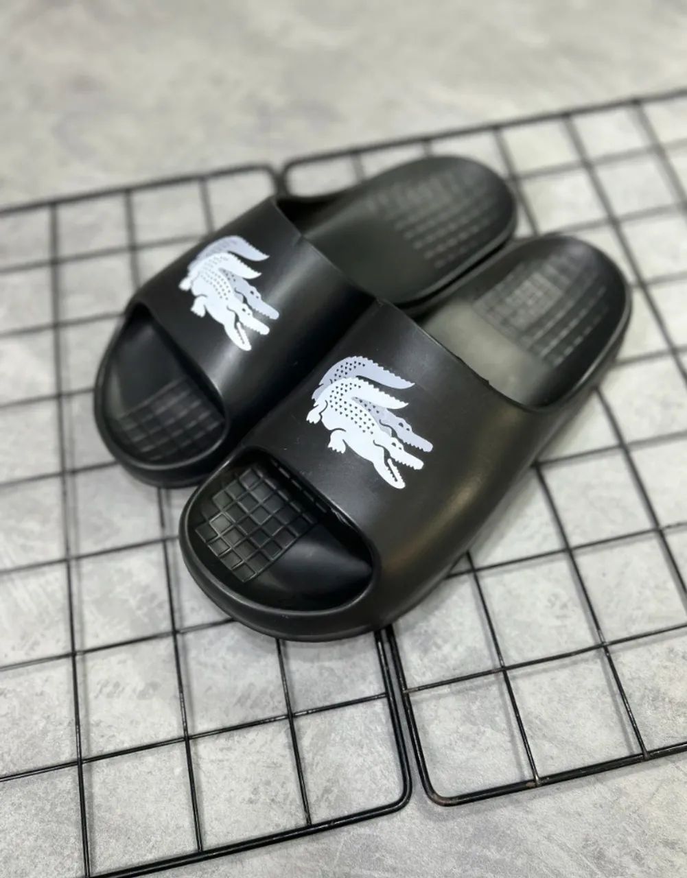 Chinelo Lacoste 