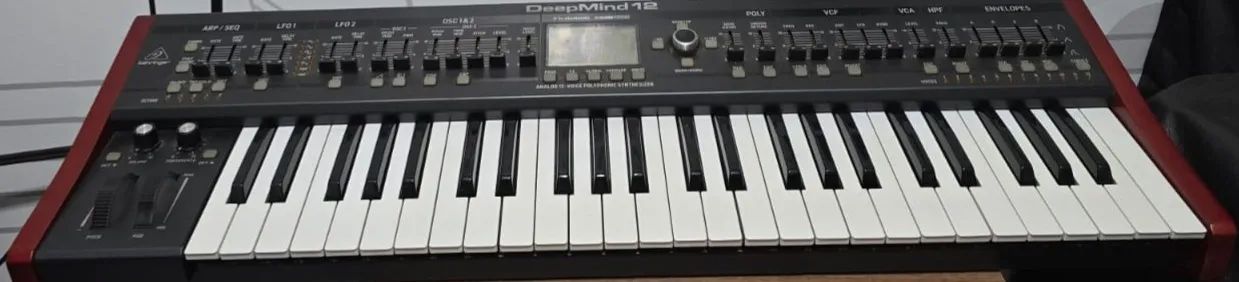 Teclado Sintetizador DEEPMIND 12 da Behringer com BOLSA DE TRANSPORTE DO DEEPMIND 12 - Foto 5