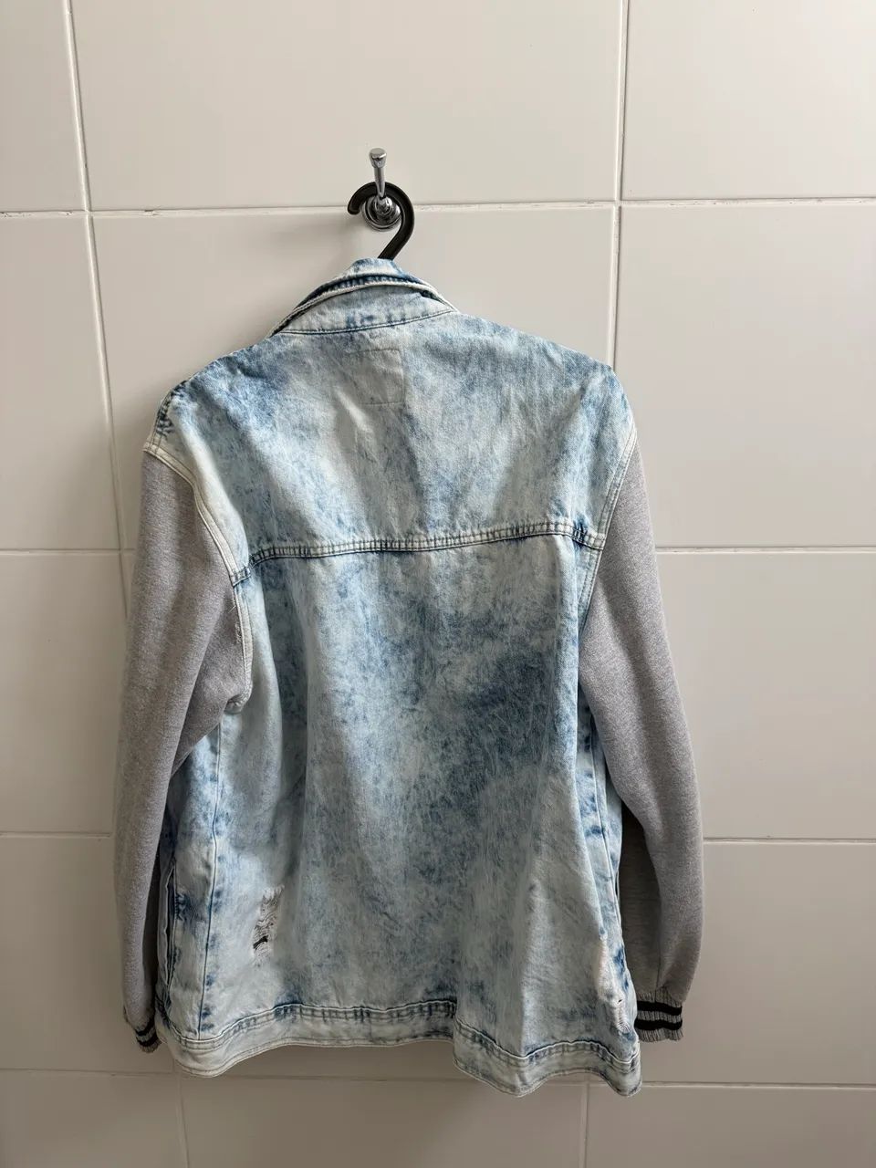 Jaqueta jeans com mangas de malha  - Foto 2
