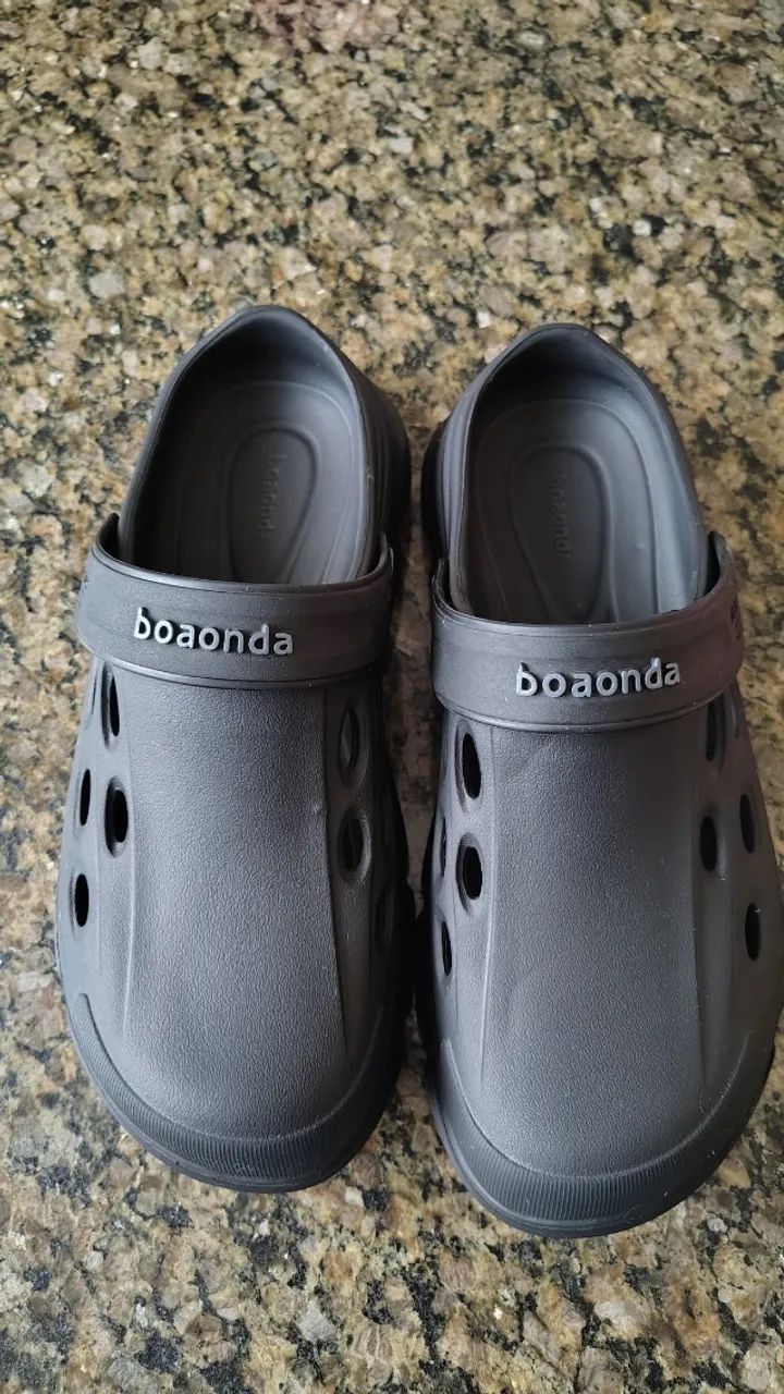 Vendo Crocs usada apenas duas vezes  - Foto 3