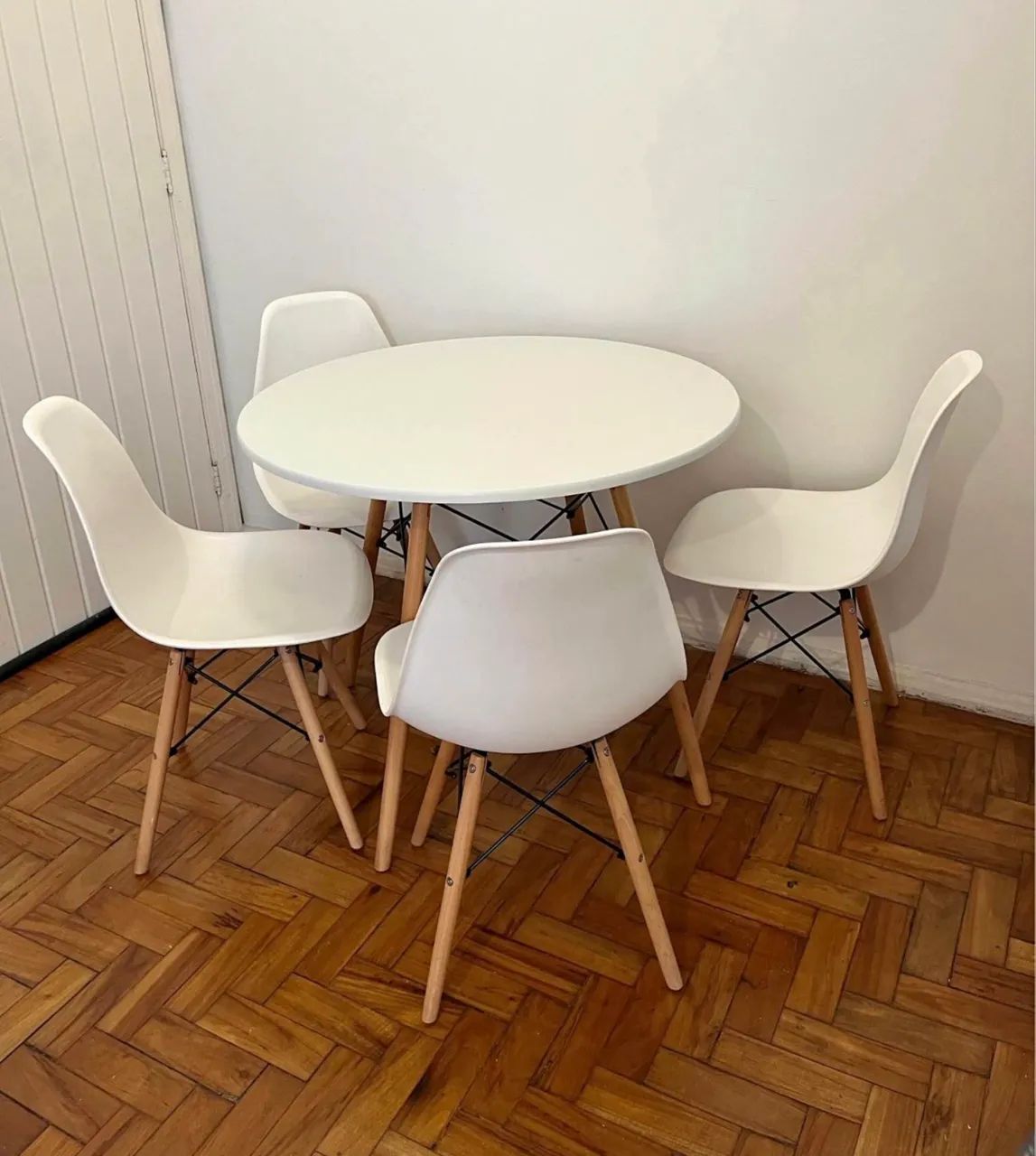 Mesa de jantar redonda Eiffel com 4 cadeiras  - Foto 2